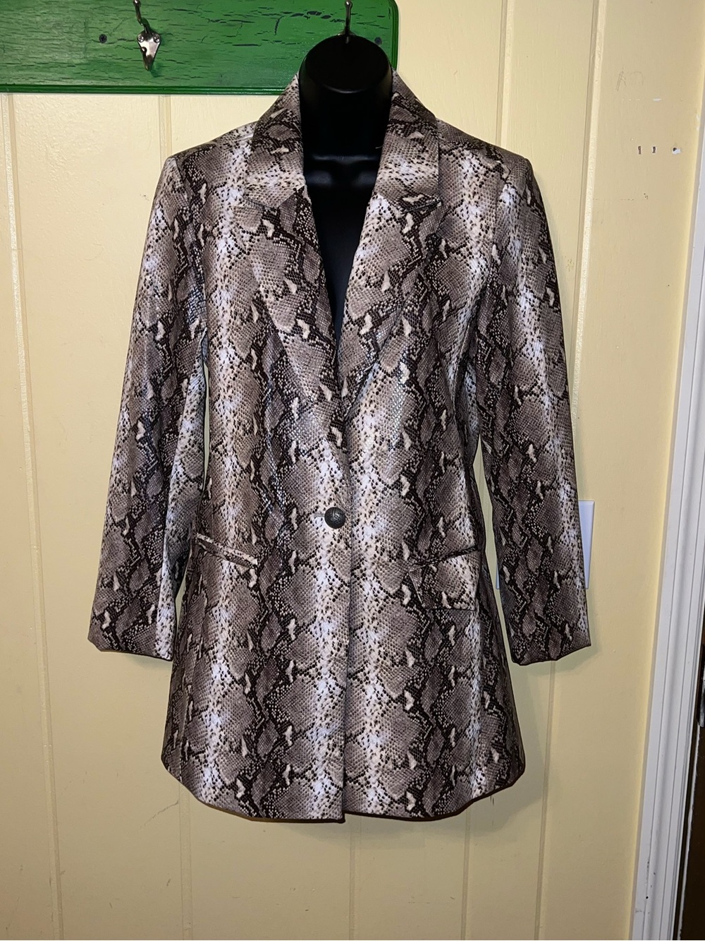 Ariat Snakeskin Western Chic Embossed Brown Tan Button Front Blazer Size S - Picture 5 of 13